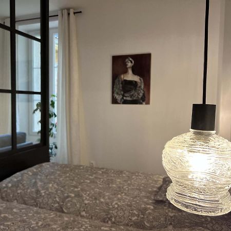 Bel Appartement Au Centre Du Vieux Joigny Bagian luar foto