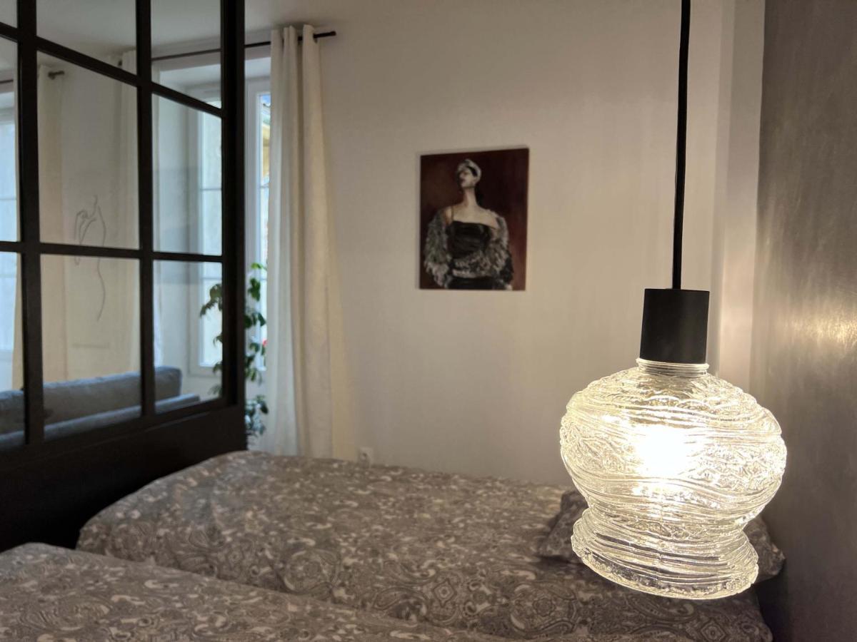 Bel Appartement Au Centre Du Vieux Joigny Bagian luar foto