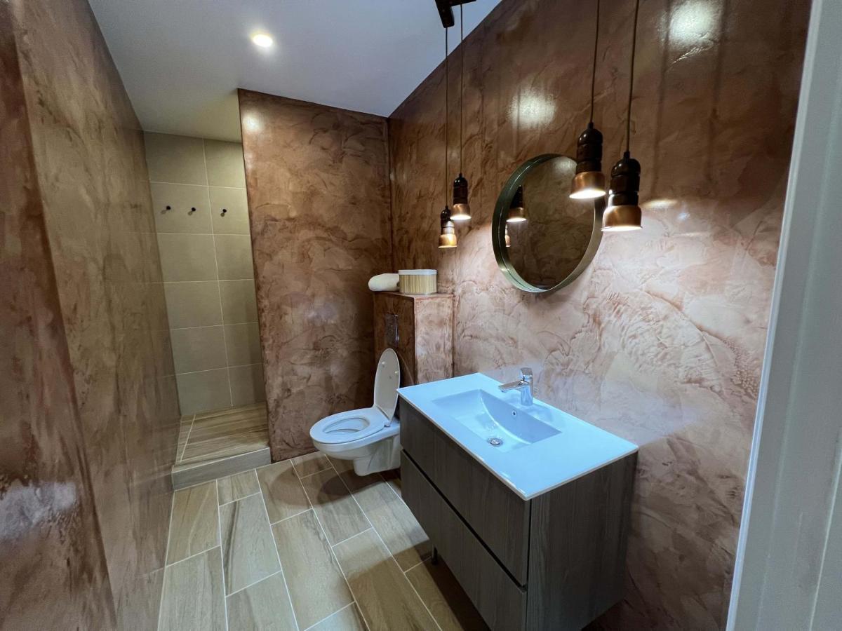 Bel Appartement Au Centre Du Vieux Joigny Bagian luar foto