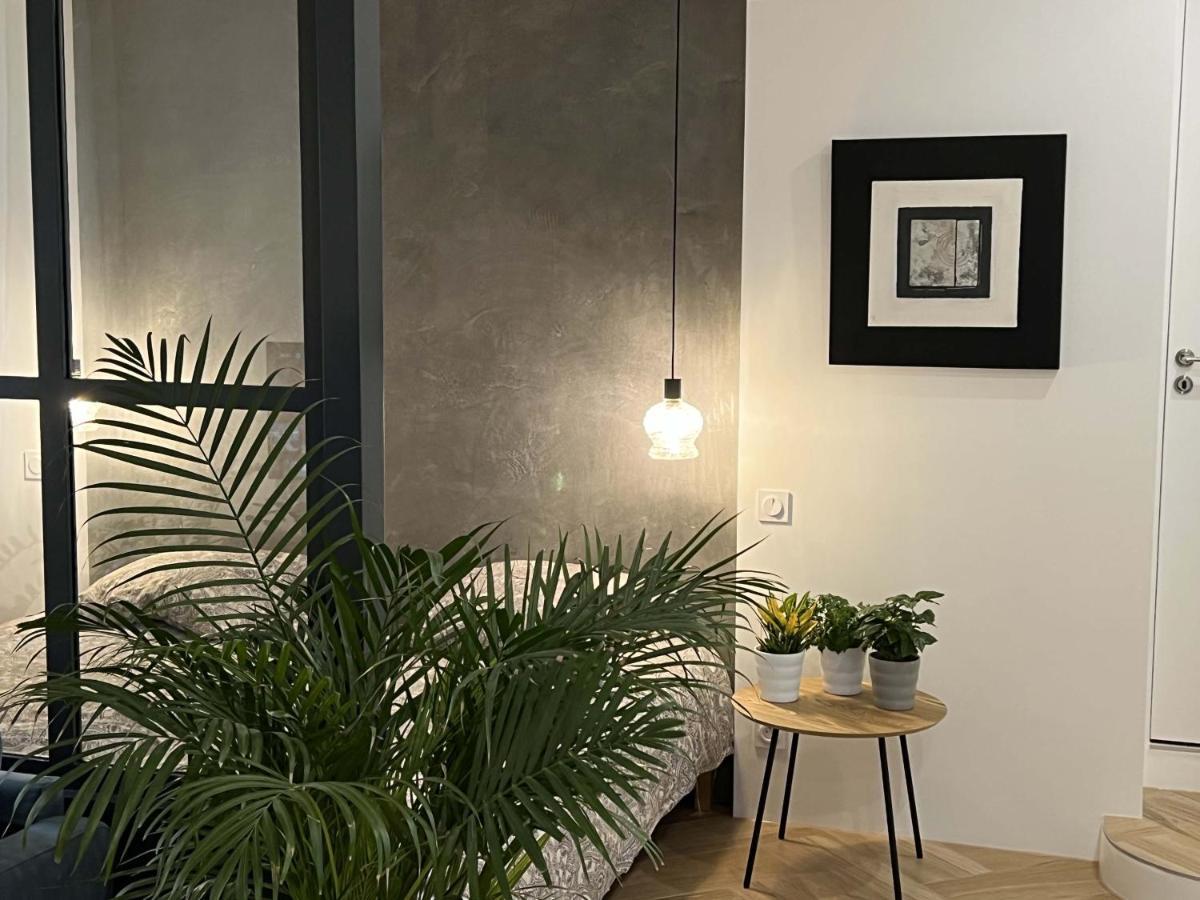 Bel Appartement Au Centre Du Vieux Joigny Bagian luar foto