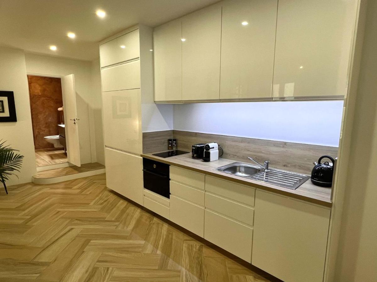 Bel Appartement Au Centre Du Vieux Joigny Bagian luar foto